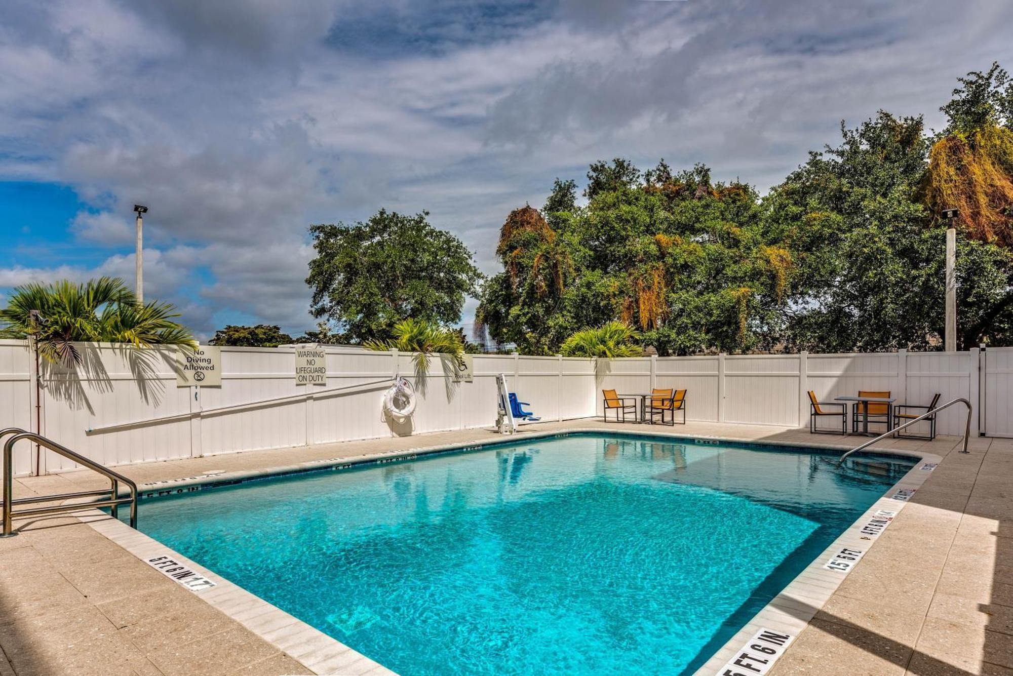Holiday Inn Express & Suites Boynton Beach West By Ihg Dış mekan fotoğraf