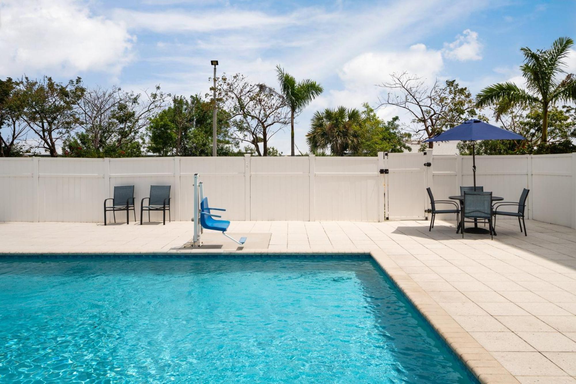 Holiday Inn Express & Suites Boynton Beach West By Ihg Dış mekan fotoğraf